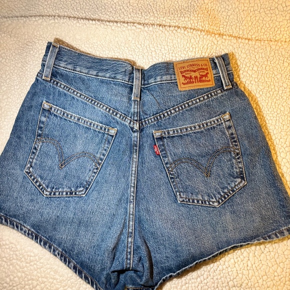 Levi High Waisted Mom Shorts W28 - Picture 3 of 4